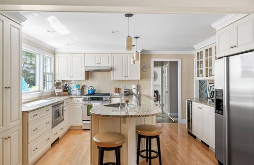 Cape Elizabeth Casa | Coastal Cape Elizabeth, cozy, clean, quiet home, biking distance to beaches.