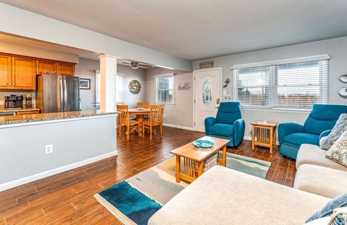 South End Condominio | Coastal Charm –3BR/2BA Home w/ Large Front Porch