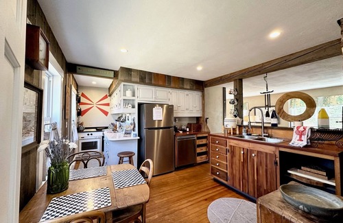 Orrs Island Cabaña | Coastal Charm Awaits at This Orr’s Island Retreat !