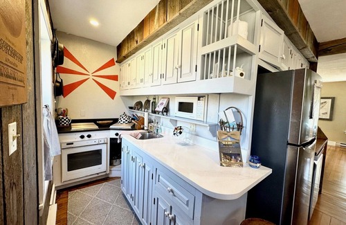 Orrs Island Cabaña | Coastal Charm Awaits at This Orr’s Island Retreat !
