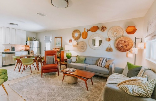 Ocean Springs Casa | Coastal Charm - close to the beach & downtown Ocean Springs! With golf cart!!!