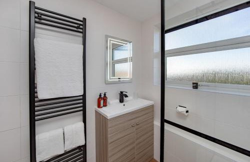 Holland-On-Sea Apartamento | Coastal Charm In Clacton On Sea