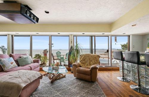 Swampscott Casa | Coastal Charm Lobster Chateau