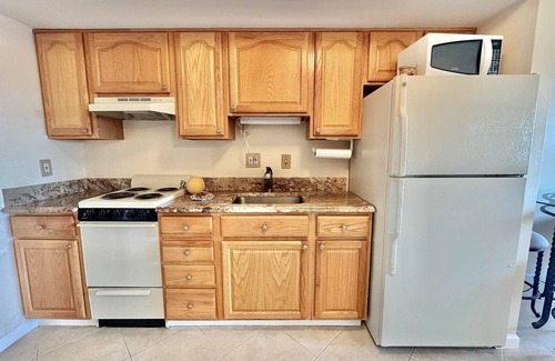 Southend Condominio | Coastal Charm Meets Cozy Comfort - 1BR Beachside Beauty!