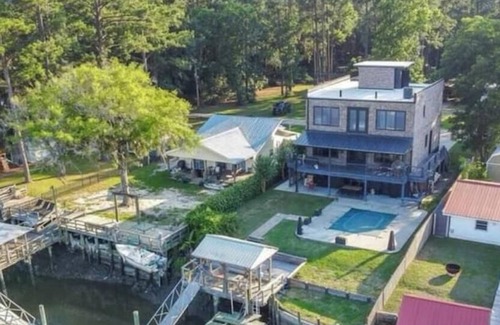 Midway Casa | Coastal Charm on Jerico River River Front