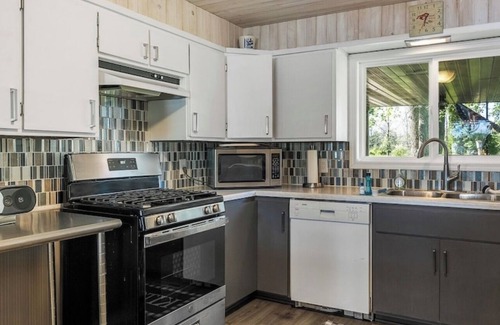 Little Sturgeon Cabaña | Coastal Charm on Little Sturgeon Bay - 3 Bedroom/2 Bathroom on the Water