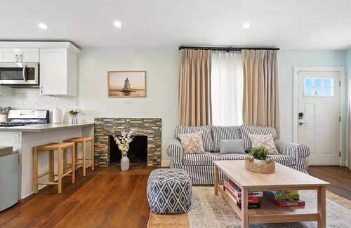 Harbor Casa | Coastal Chic 2BR/1b/Long Beach