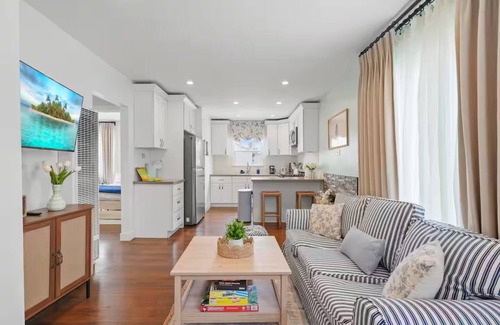 Harbor Casa | Coastal Chic 2BR/1b/Long Beach