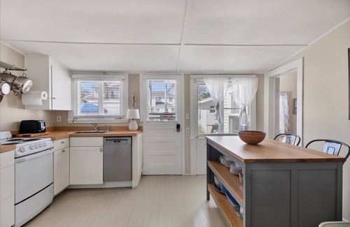 Boca Grande Casa | Coastal Chic - 4 BR charming cottage steps from beach and town!