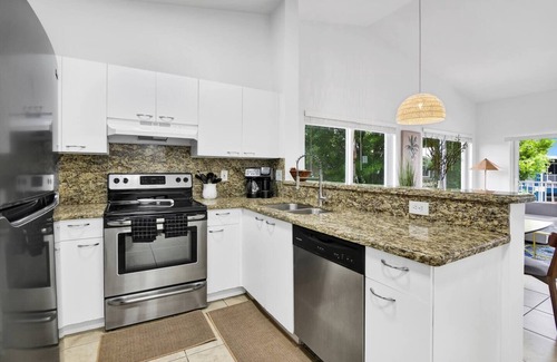Mission Bay Apartamento | Coastal Chic Apt - Minutes from Evert Tennis Academy & Osprey Point Golf Course