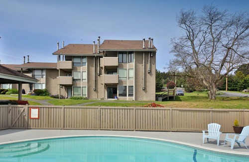Freeland Condominio | Coastal Chic Beach Condo - 2 bed, 1 bath condo on Mutiny Bay