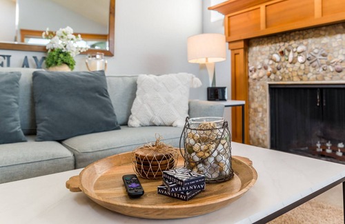 Freeland Condominio | Coastal Chic Beach Condo by AvantStay | Balcony