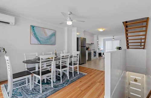 Redcliffe Apartamento | Coastal Comfort 3BR Home in Heart of Redcliffe