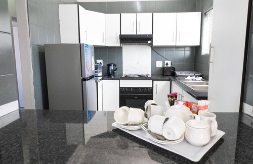 Margate Apartamento | Coastal Comfort | Balcony | Pool | Sea Views