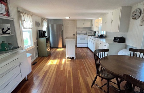 Moody Casa | Coastal Comfort: Family-Friendly 2BR Beach House in the Heart of Wells
