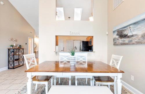 Surfside Beach Apartamento | Coastal Comforts