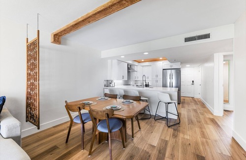 Crescent Beach Condominio | Coastal Condo Retreat - Beach, Pool, Pickleball