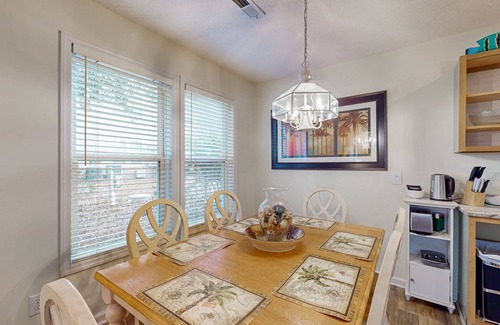 St. James Condominio | Coastal Condo with golf course view and shared pool access