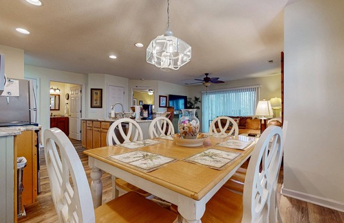 St. James Condominio | Coastal Condo with golf course view and shared pool access