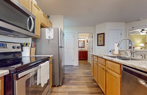 St. James Condominio | Coastal Condo with golf course view and shared pool access