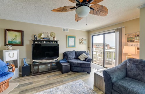 Emerald Isle Apartamento | Coastal Condo with Indoor and Outdoor Pool Access