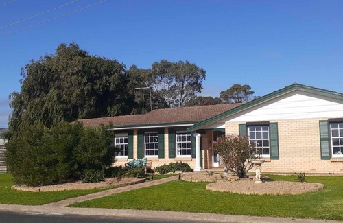 Sellicks Beach Casa | COASTAL CORNER for a perfect peaceful holiday. 150m walk to Esplanade.