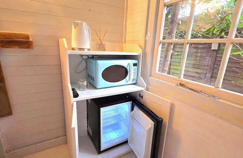 Bognor Regis Cabina | Coastal Cosy Cabin With hot tub