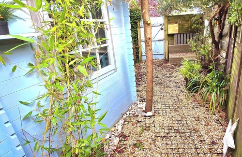 Bognor Regis Cabina | Coastal Cosy Cabin With hot tub