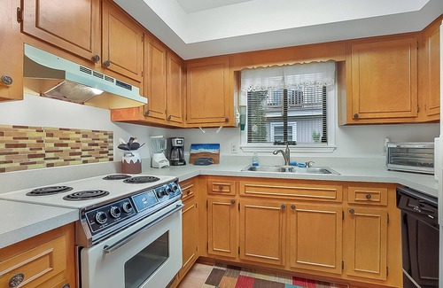 Crescent Beach Cabaña | Coastal Cottage on 28th