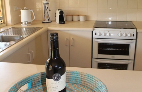 Goolwa Beach Cabaña | Coastal cottage 10 minutes walk to Goolwa Beach