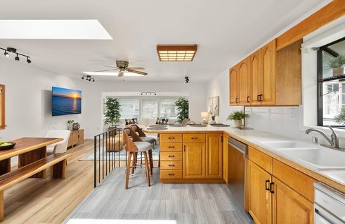 Birch Bay Casa | Coastal Cottage, 4 Large Decks, Close to Beach