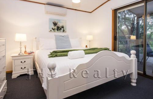 Quindalup Villa | Coastal Cottage