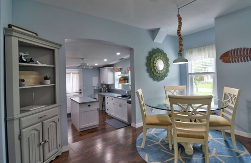 River District Casa | 🏖☀️Coastal Cottage minutes from Anna Maria Island & IMG🌅🏝