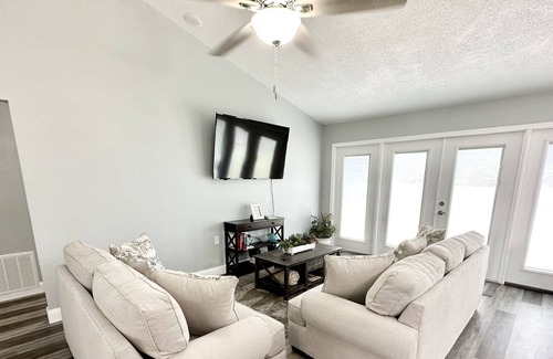 Gulf Breeze Casa | "Coastal Cottage" Spacious Coastal Home, Game Room/Bikes/Large yard