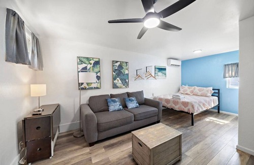 San Jacinto Apartamento | Coastal Cottage Unit 6|BeachBox| Walk to Beach!