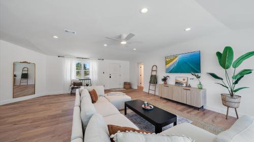 Gulf Gate Estates Casa | Coastal Cottage