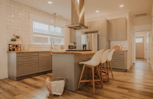 Ventnor City Casa | Coastal Elegance Close to Beach & Downtown