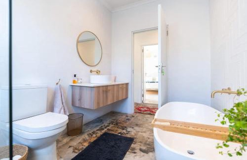 Onrus Casa | Coastal Elegant 4 Bedroom Home