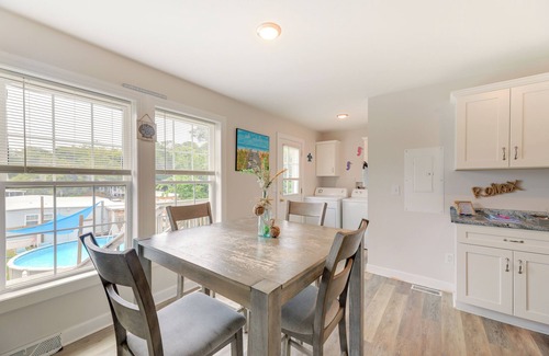 Emerald Isle Cabaña | Coastal Emerald Isle Retreat w/ Deck & Grill!