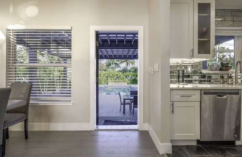 Lake Clarke Shores Casa | Coastal Entertaining Pool House Near Everything