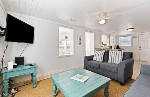 Folly Beach Apartamento | Coastal Escape! 2Br apt Beach access Getaway