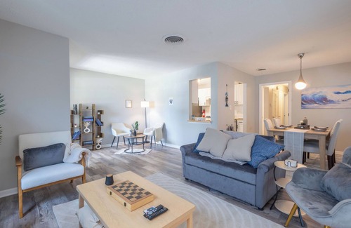 Bayshore Gardens Casa | Coastal Escape - River by the Beach - Sleeps 11!