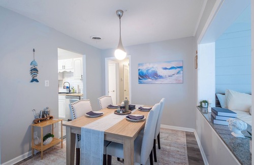 Bayshore Gardens Casa | Coastal Escape - River by the Beach - Sleeps 11!