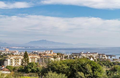 Castillo de Sabinillas Apartamento | Coastal Escape & Sea Views by Domvia