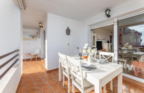 Castillo de Sabinillas Apartamento | Coastal Escape & Sea Views by Domvia
