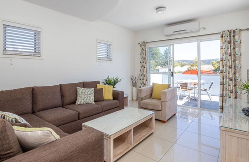 Batemans Bay Casa | Coastal Escape: Spacious 3-Story Beachside Home