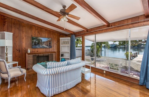 Indian Rocks Beach Apartamento | Coastal Escape - Indian Rocks Beach 2 Bedroom Apts by Redawning