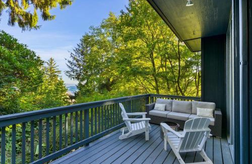 Neahkahnie Beach Casa | Coastal escape w balcony firebowl ocean views near Manzanita Sunset House by AvantStay