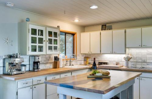 Neahkahnie Beach Casa | Coastal escape w balcony firebowl ocean views near Manzanita Sunset House by AvantStay