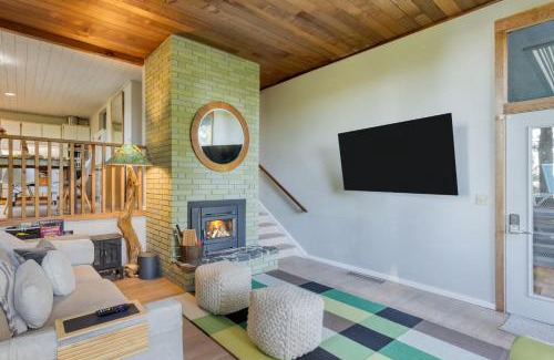Neahkahnie Beach Casa | Coastal escape w balcony firebowl ocean views near Manzanita Sunset House by AvantStay